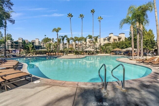 Building Photo - 5535 Canoga Ave