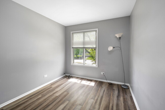 Building Photo - 3060 Winchester Ct W