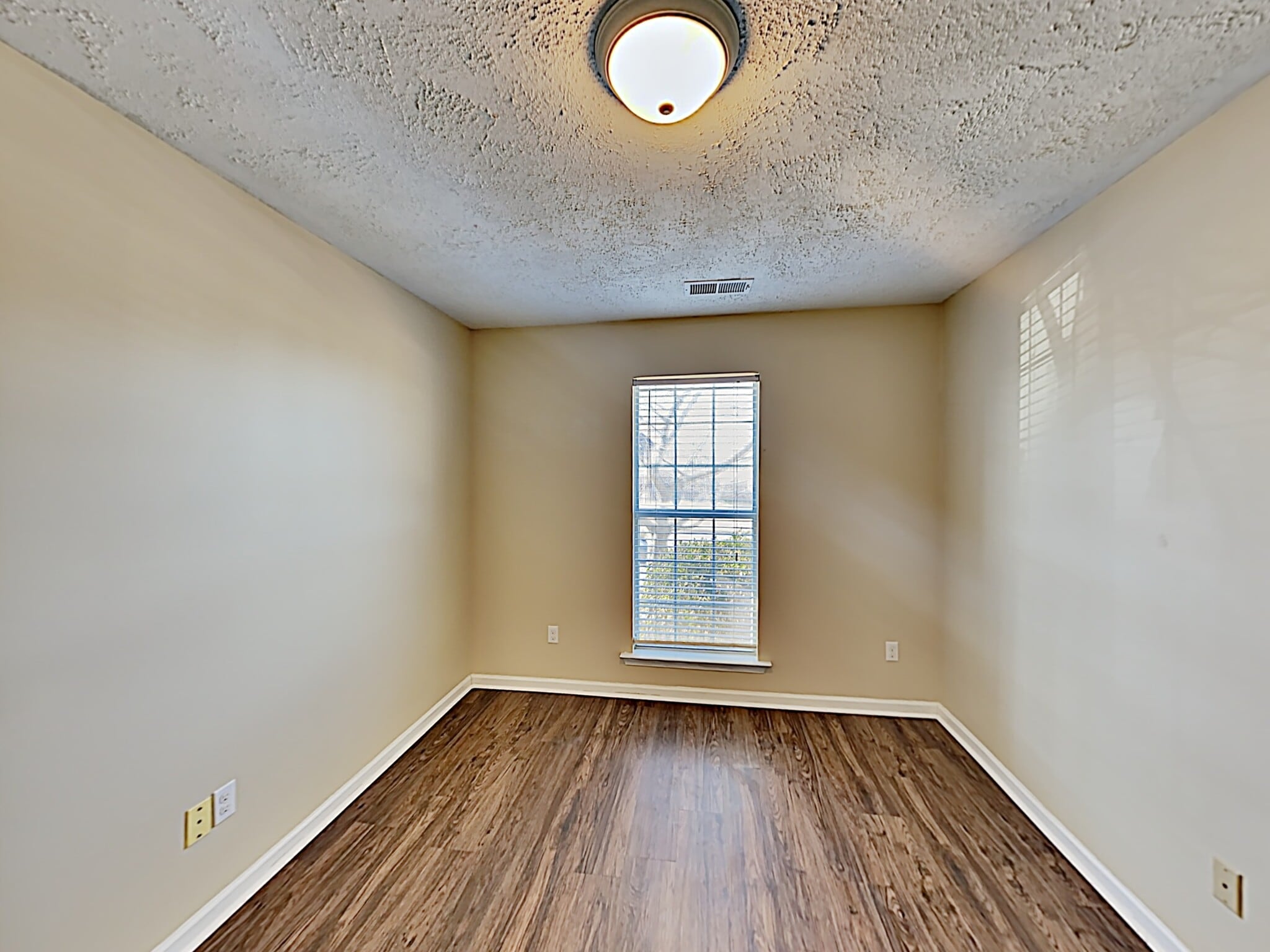 Building Photo - 1146 Red Fern Cir E