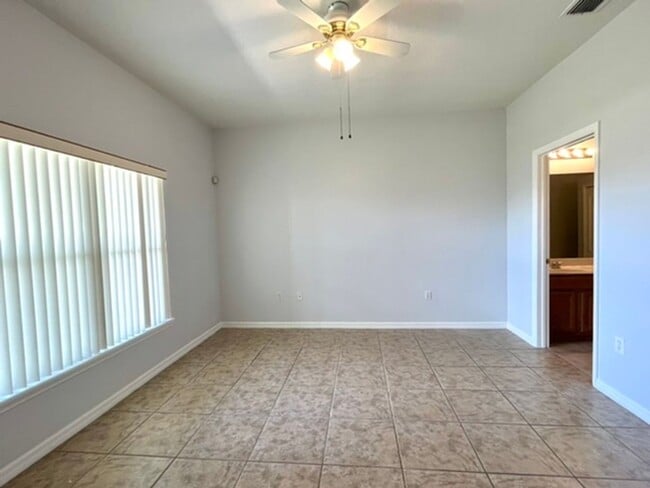 Building Photo - Kissimmee - 3 Bedroom, 2 Bathroom Single Family Home in a Gated Community.
