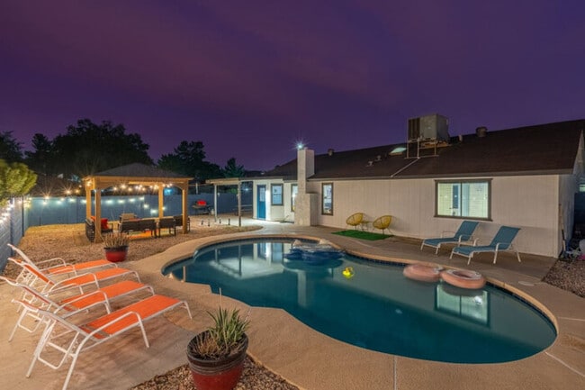 Building Photo - Downtown Gilbert Boho-Oasis|Pool|Gazebo|Ga...
