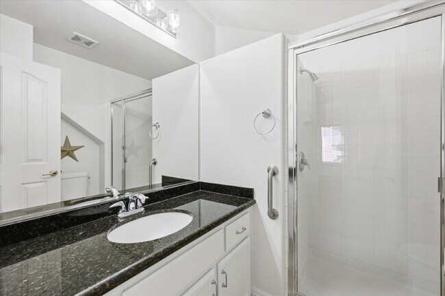 Building Photo - Exquisite 5-bed, 3-bath home w/ spacious 3-car garage offers luxurious living & effortless entert...