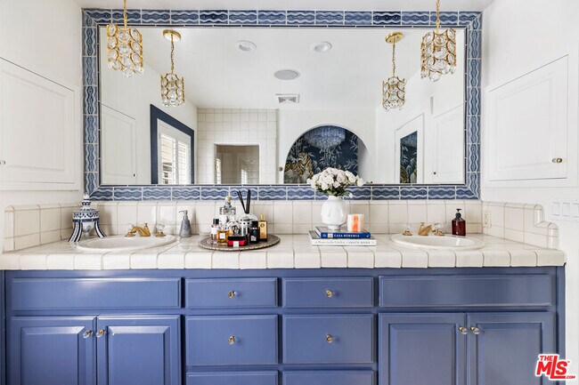 Building Photo - 175 W Channel Rd