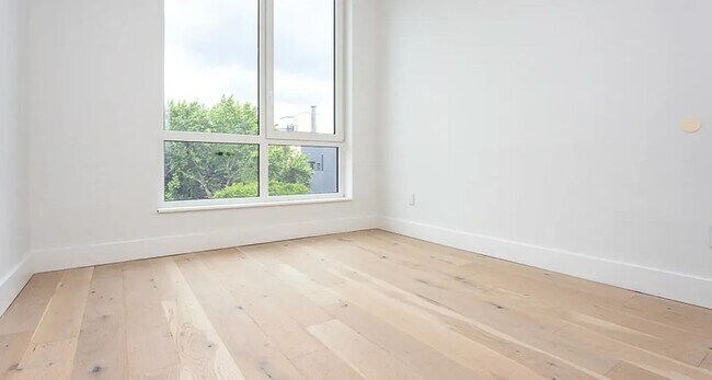 Building Photo - 491 Evergreen Avenue