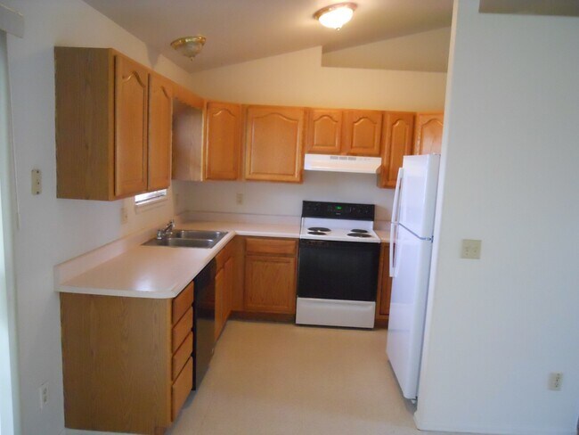 Building Photo - 764A GARRETT 485 BELLFLOWER