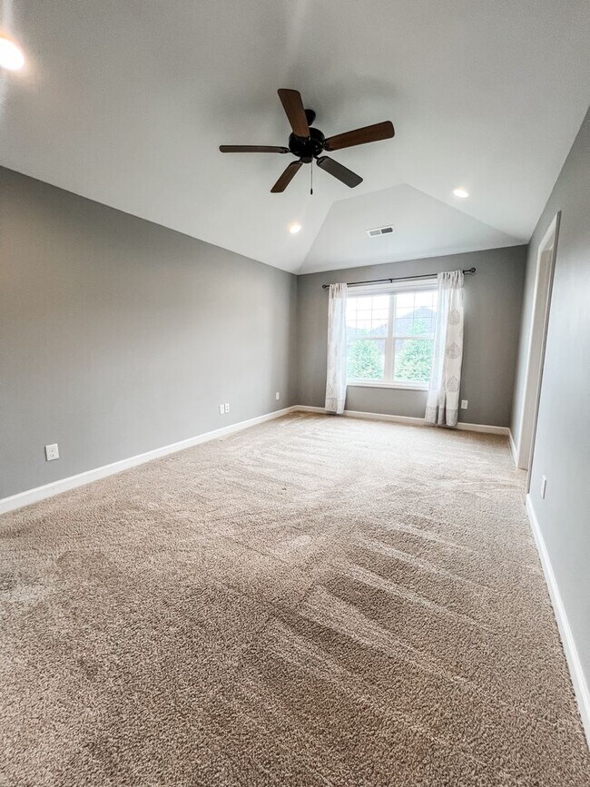 Building Photo - Single-Family Home in Hopkinsville with Fe...