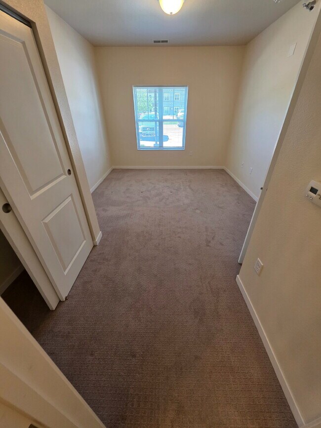 Building Photo - *HANDICAP ACCESSIBLE UNIT* 1 Bedroom | 1 B...
