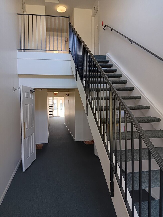 Building Photo - Beautiful 2 bedroom 2 bath apartment