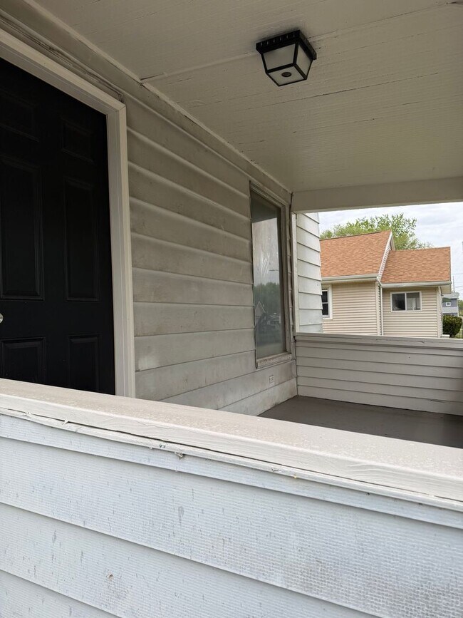 Building Photo - Fully remodeled 3 bedroom house