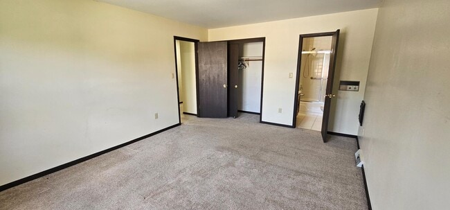 Building Photo - 16515 Dane Ct E