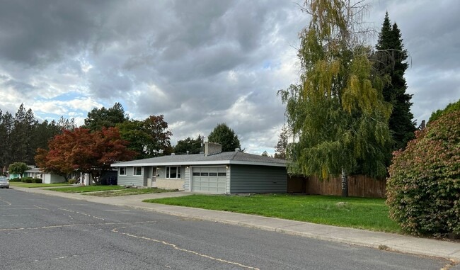 Primary Photo - 3728 W Delbert Ave