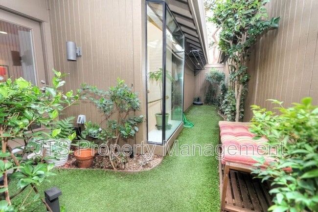 Building Photo - 2010 Promontory Point Ln