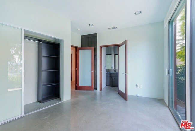 Building Photo - 2337 Baxter St