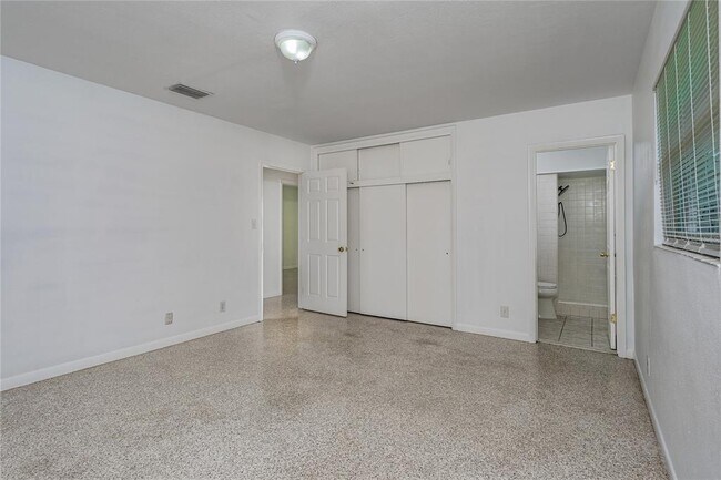 Building Photo - 1225 Casabella Dr