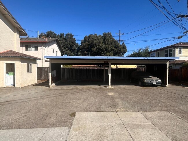 Building Photo - 1564 Quebec Ct