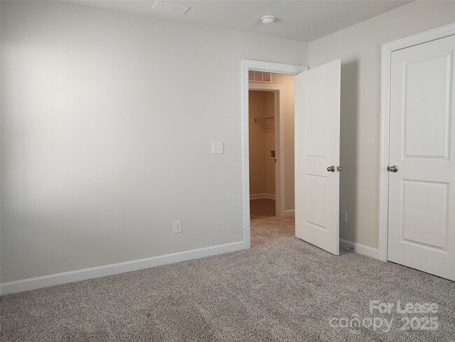 Building Photo - 326 Hyssop Ct
