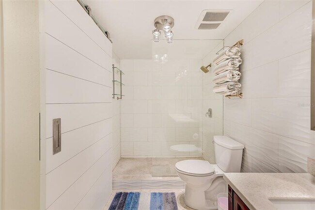 Building Photo - 557 Pinellas Bayway S