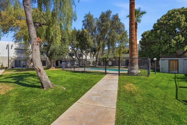 Building Photo - 122 S Hardy Dr