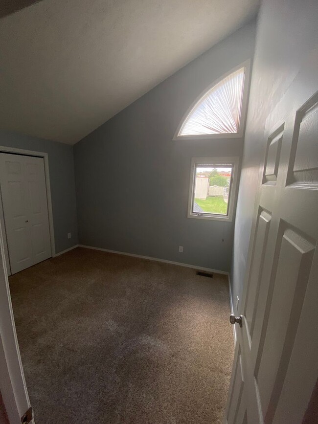 Building Photo - Bloomington 2 Bedroom / 2 Bath Condo - CLO...