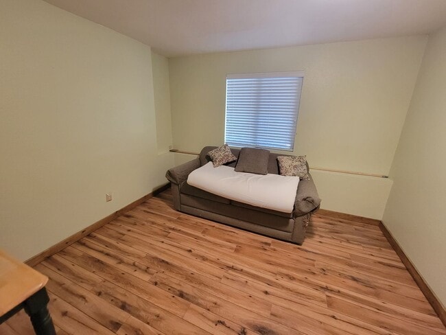 Building Photo - Spacious, Basement One Bedroom with Private Entry! Port Orchard - Available Now!
