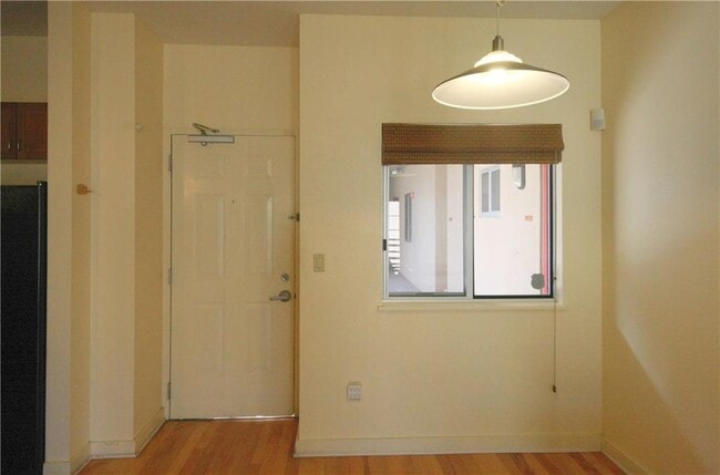 Building Photo - 711 W 26th St