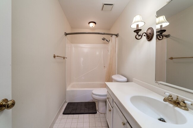 Building Photo - Mount Pleasant Townhome for Rent!