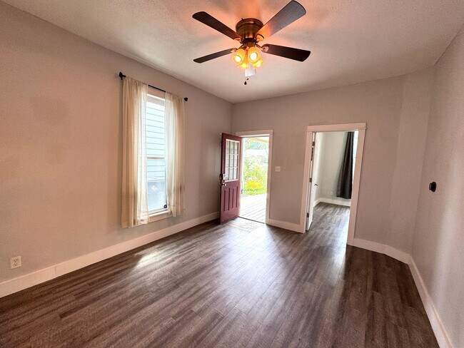 Building Photo - 1242 Cottage Ave