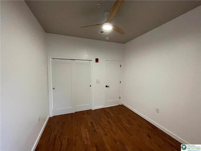 Building Photo - 711 W Chew St