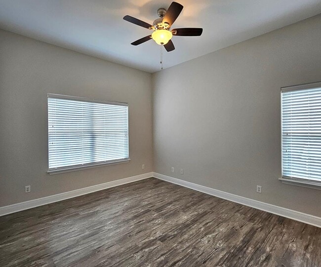 Building Photo - 321 Summercreek Cove