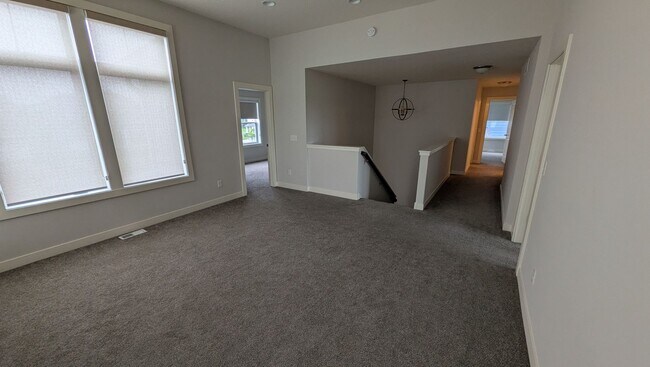 Building Photo - Amazing updated Chaska 4 bedroom home!