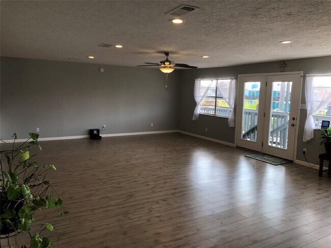 Building Photo - 1099 Redfish St