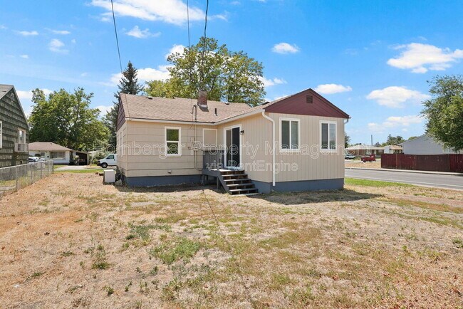 Building Photo - 503 E Joseph Ave