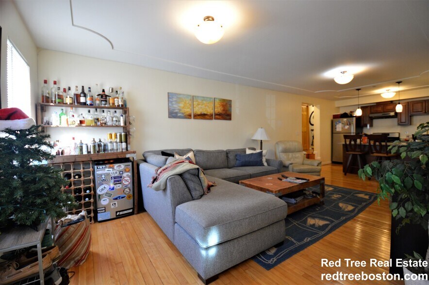 Building Photo - 34 Bentley St