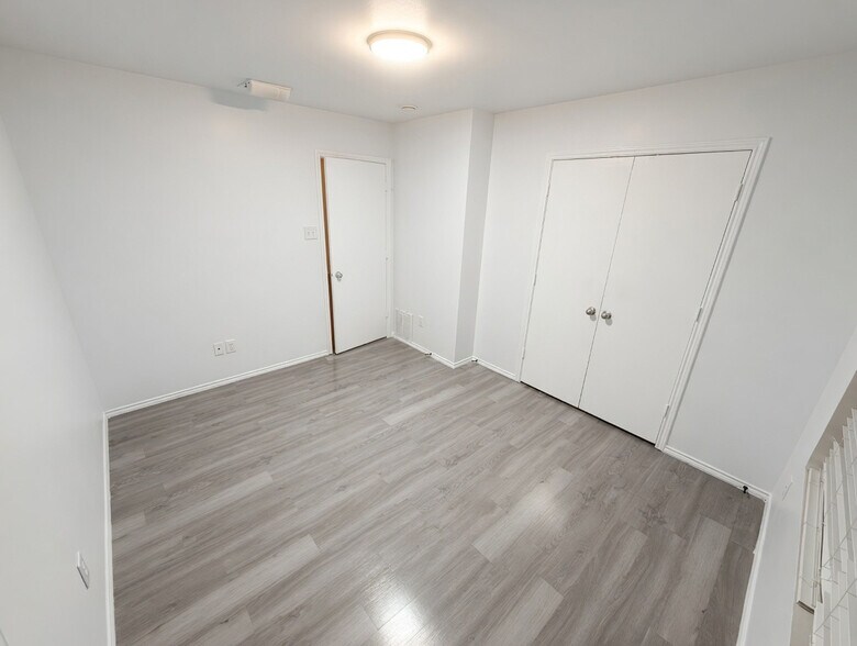 Building Photo - Room in House on Shallow Creek Dr