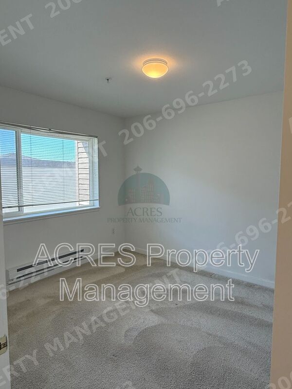 Building Photo - 524 6th Ave W