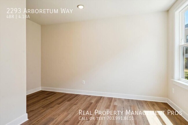 Building Photo - 2293 Arboretum Wy