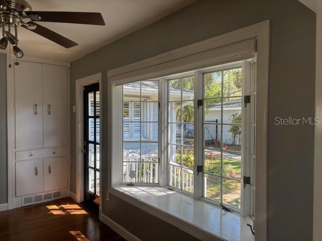 Building Photo - 559 Chicago Ave