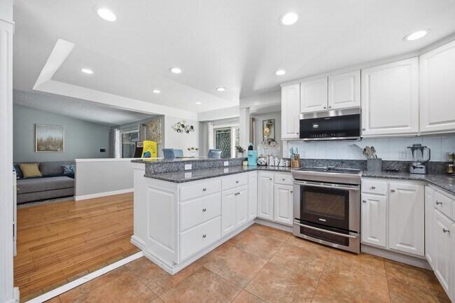 Building Photo - 1709 S Perry Ct