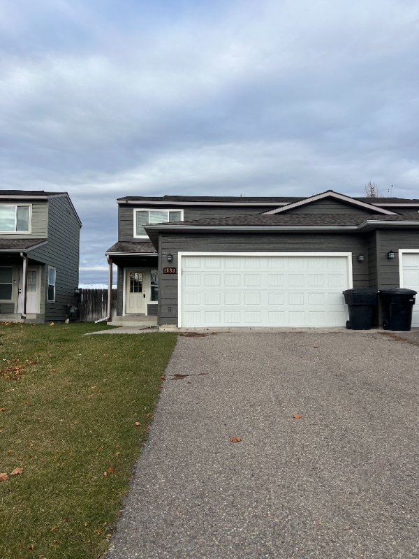 Building Photo - 1983 Greatview Dr