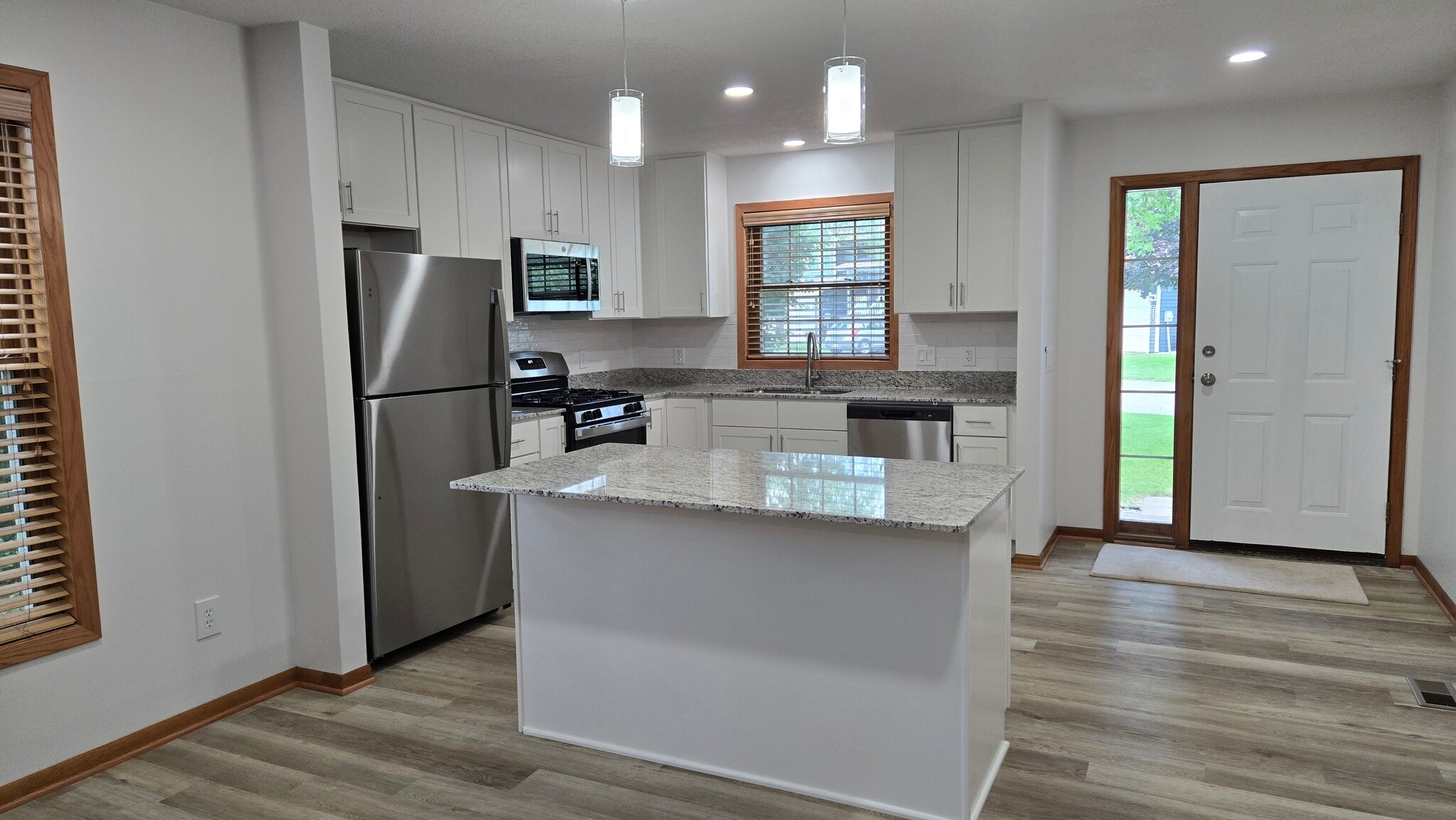 Granite Countertops - 2303 Grange Ave N