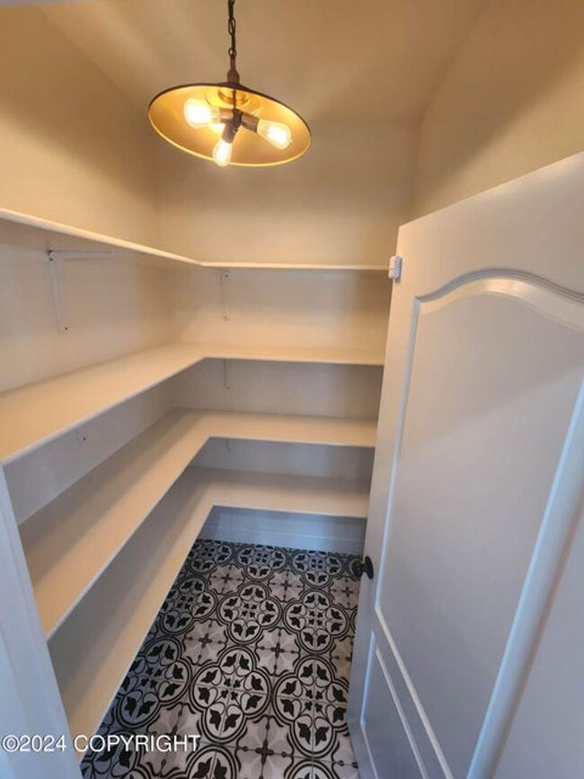 Building Photo - 6585 Beverly Hills Cir