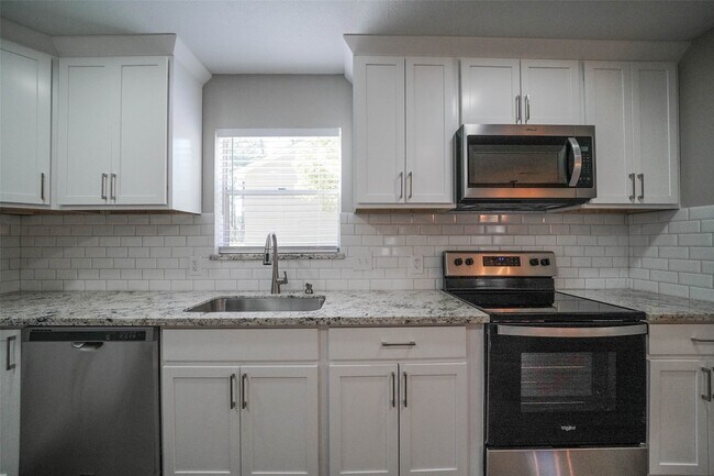 Building Photo - 7818 Beaufort Dr