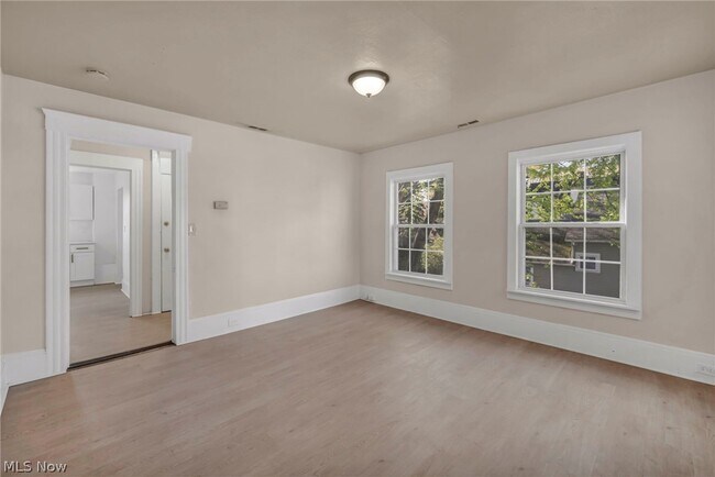 Building Photo - 2049 W 85th St