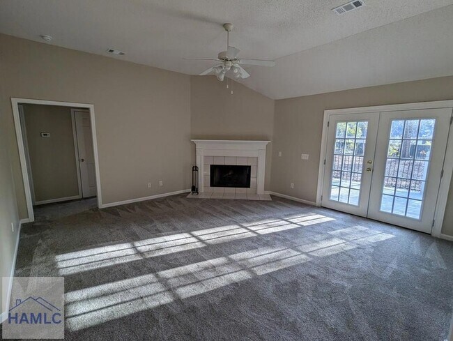 Building Photo - 550 Laurenburg Dr