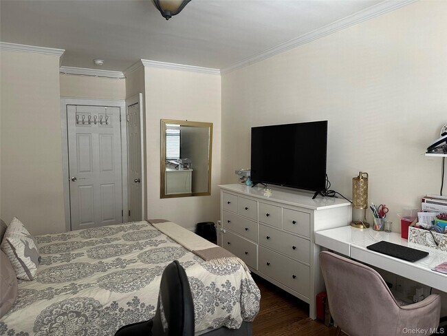 Building Photo - 312 Main St