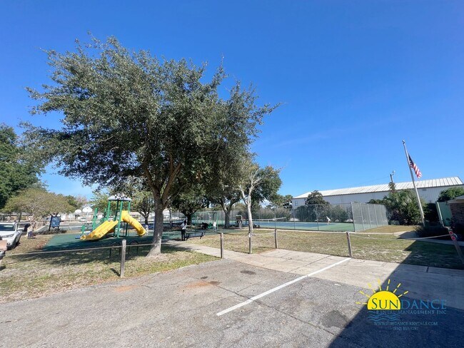 Building Photo - 2 Bedroom home with custom upgrades in the...