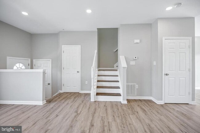 Building Photo - 7135 Ladd Cir