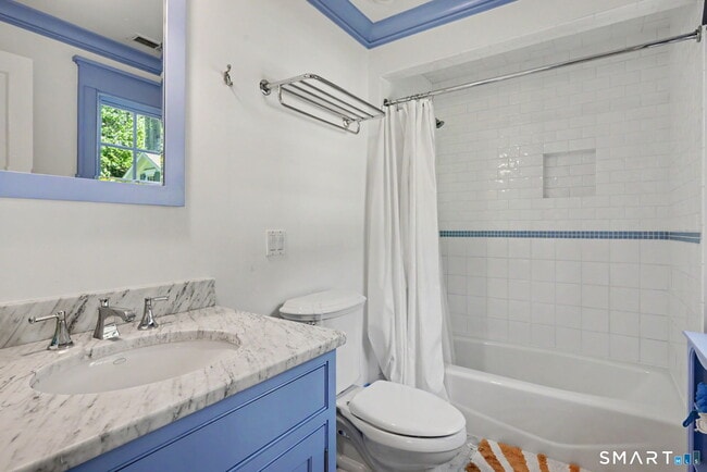 Building Photo - 51 Squires Ln