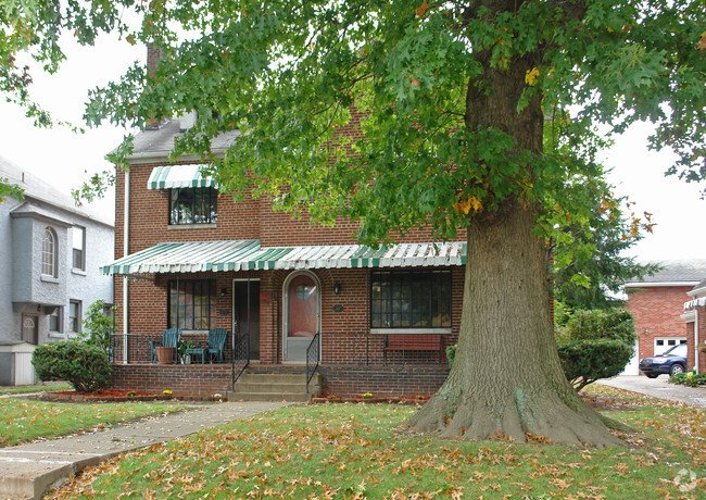 Building Photo - 710 Kanawha Blvd W