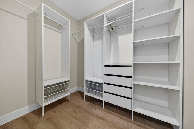 Building Photo - 1121 NE 17th Ave